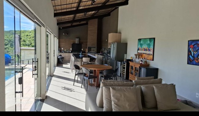 Lago Corumb� IV Casa 5 Su�tes