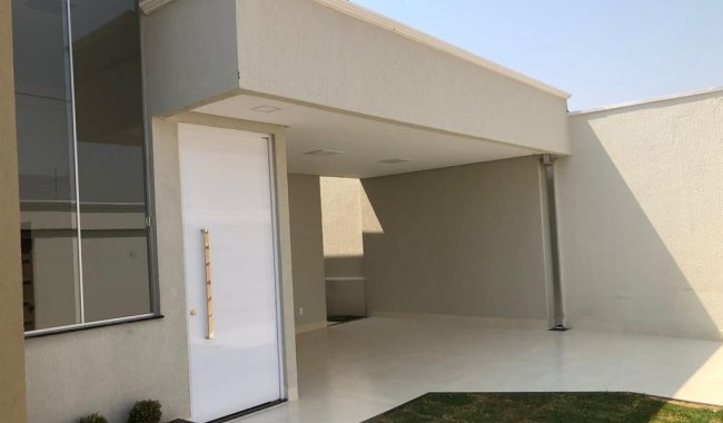 Bel�ssima Casa de 03 Quartos, 01 Su�te Master + Closet + Piscina, Churrasqueira e �rea Gourmet