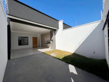 Casa NOVINHA de 3 Quartos, 1 Su�te e Churrasqueira. J. Grama